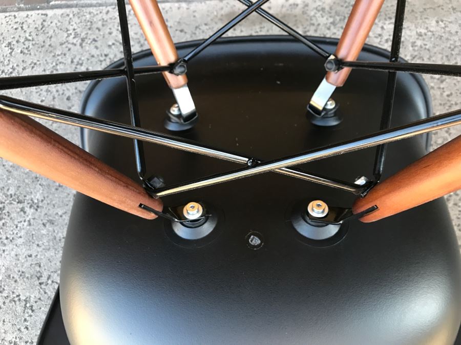 Reproduction Charles Eames Style Chair [Photo 10]