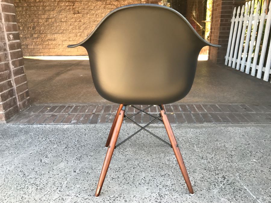 Reproduction Charles Eames Style Chair [Photo 8]
