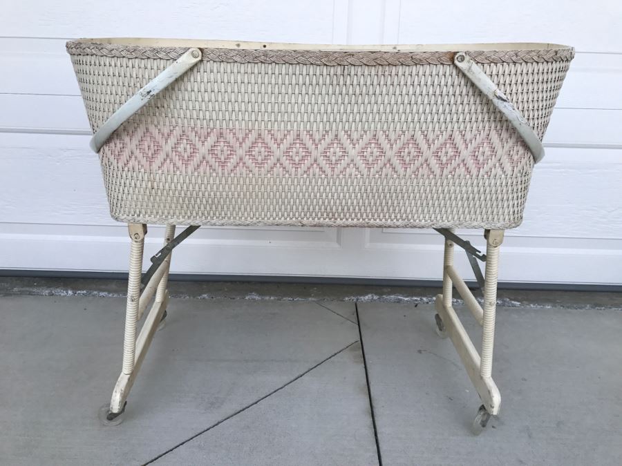 Antique wicker bassinet mattress hotsell