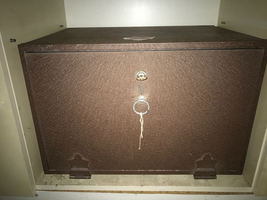 JUST ADDED - Hercules Letter Vault Safe With Key [Photo 2]