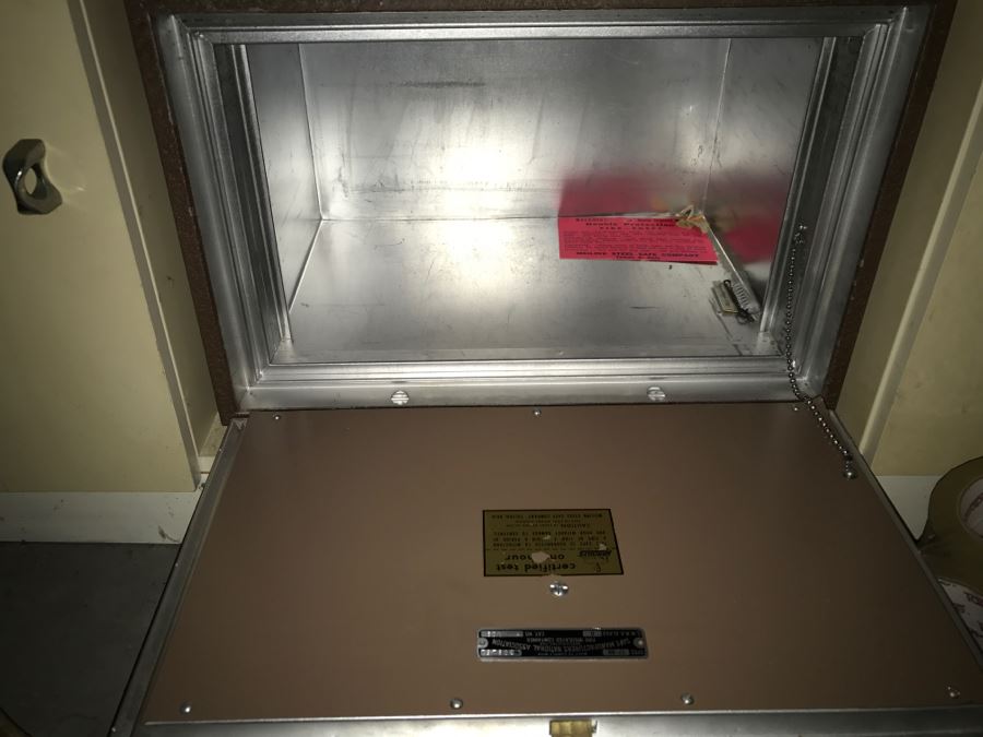 JUST ADDED - Hercules Letter Vault Safe With Key [Photo 4]