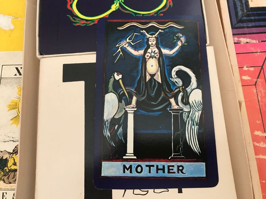 JUST ADDED - Various Vintage Tarot Cards And Tarot Card Books [Photo 8]