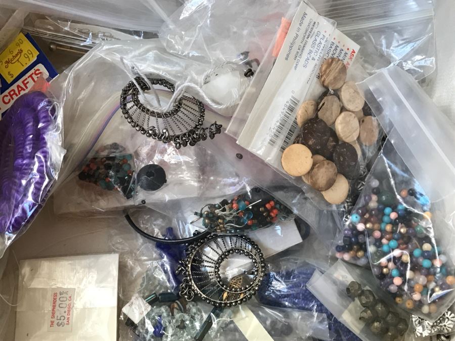 JUST ADDED - Vintage SINGER Sewing Supply Box With Various Jewelry Beads And Some Jewelry Pieces - See All Photos [Photo 22]