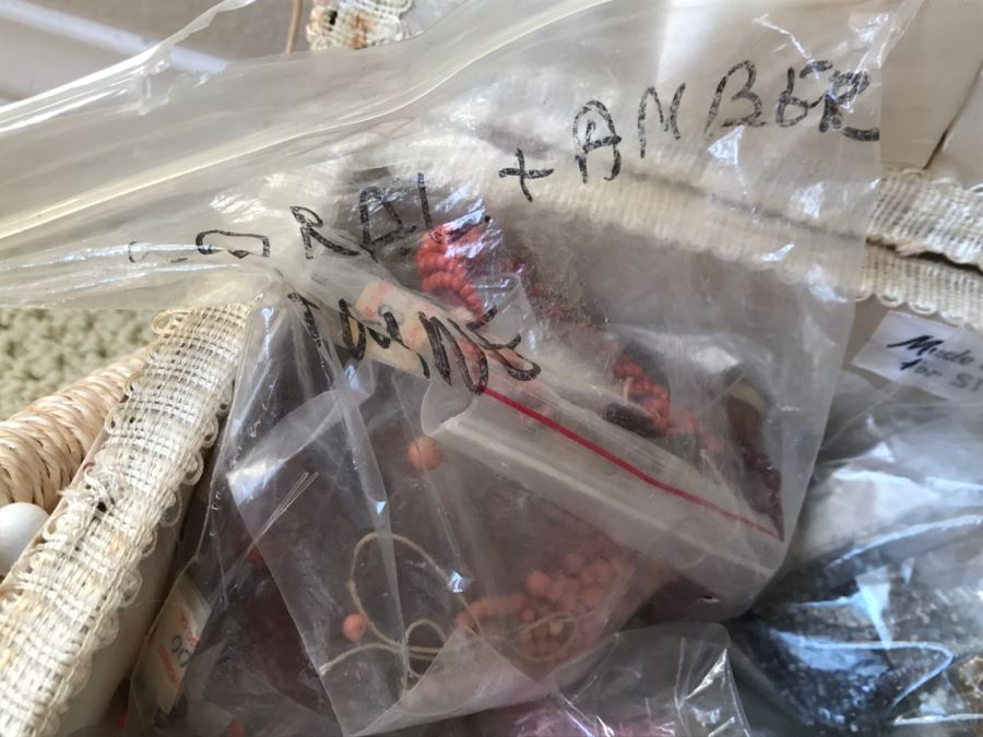 JUST ADDED - Vintage SINGER Sewing Supply Box With Various Jewelry Beads And Some Jewelry Pieces - See All Photos [Photo 4]