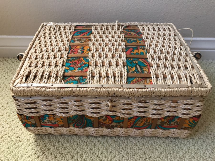 JUST ADDED - Vintage SINGER Sewing Supply Box With Various Jewelry Beads And Some Jewelry Pieces - See All Photos [Photo 3]