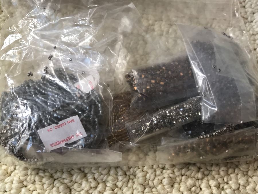 JUST ADDED - Vintage SINGER Sewing Supply Box With Various Jewelry Beads And Some Jewelry Pieces - See All Photos [Photo 14]