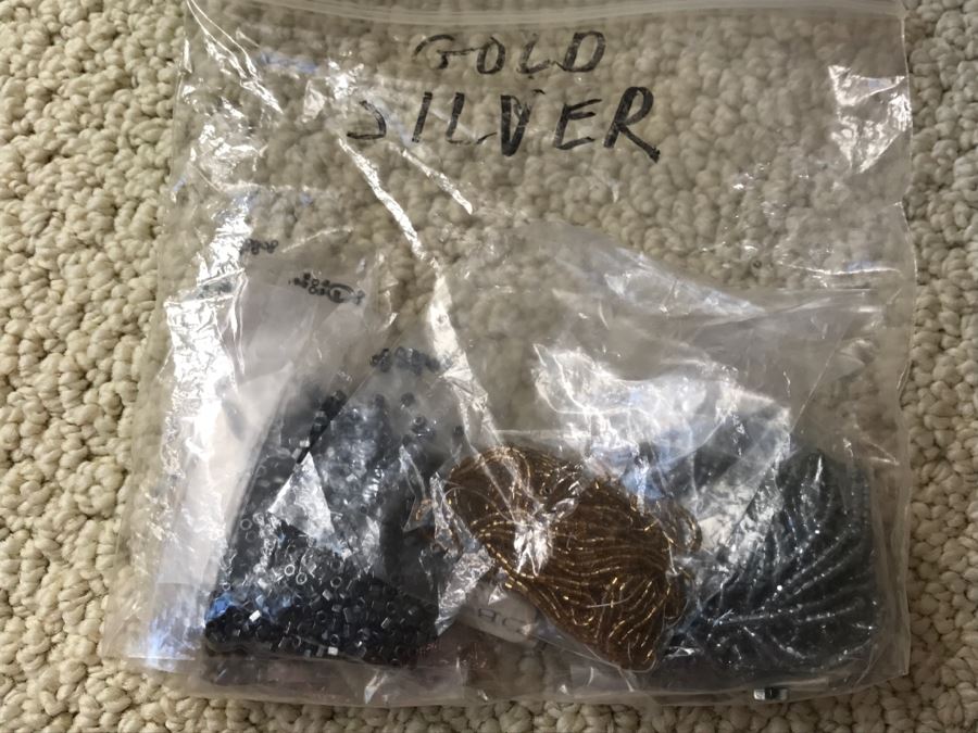 JUST ADDED - Vintage SINGER Sewing Supply Box With Various Jewelry Beads And Some Jewelry Pieces - See All Photos [Photo 13]