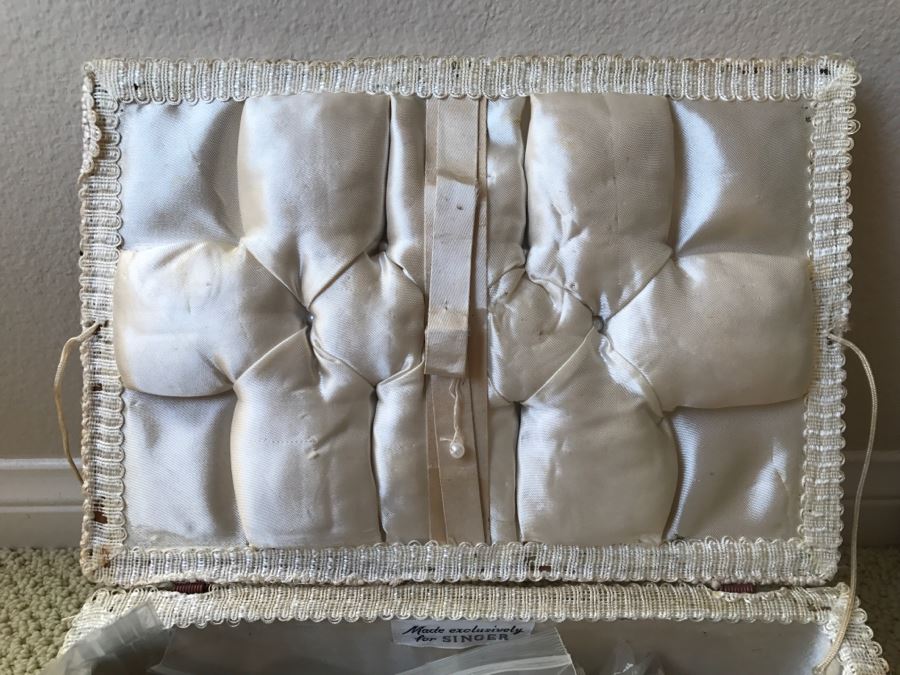 JUST ADDED - Vintage SINGER Sewing Supply Box With Various Jewelry Beads And Some Jewelry Pieces - See All Photos [Photo 30]