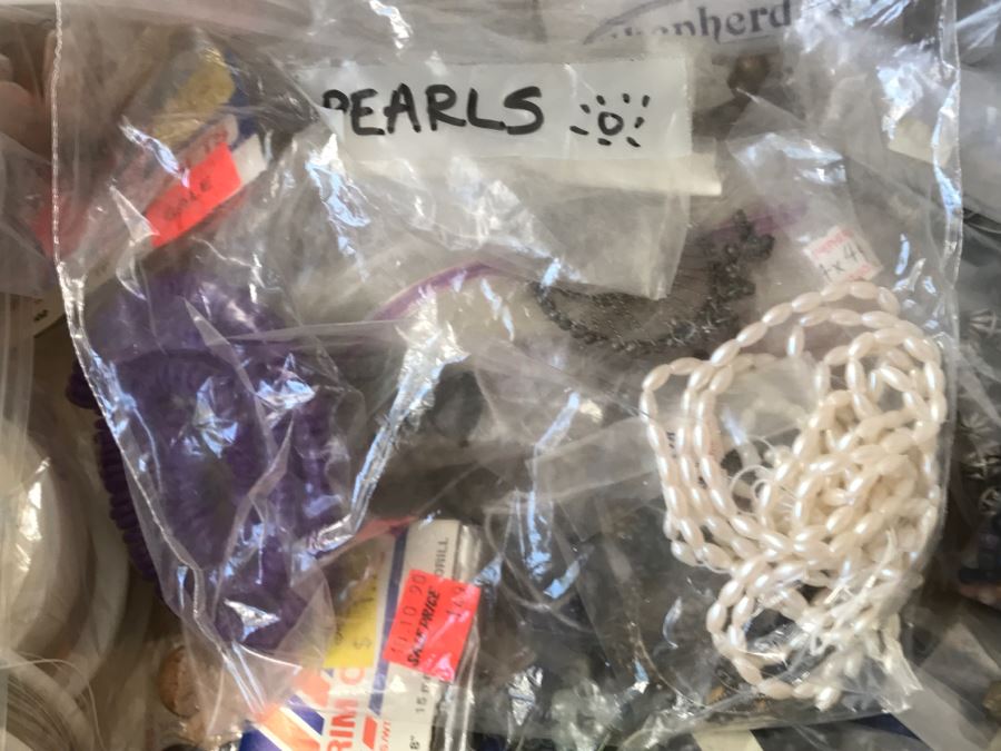 JUST ADDED - Vintage SINGER Sewing Supply Box With Various Jewelry Beads And Some Jewelry Pieces - See All Photos [Photo 24]