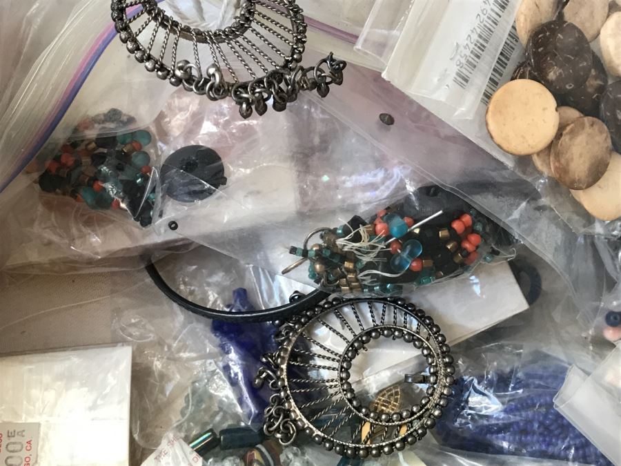 JUST ADDED - Vintage SINGER Sewing Supply Box With Various Jewelry Beads And Some Jewelry Pieces - See All Photos [Photo 23]