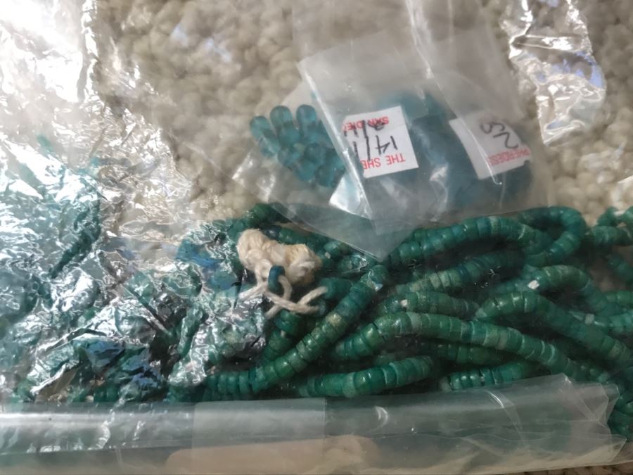 JUST ADDED - Vintage SINGER Sewing Supply Box With Various Jewelry Beads And Some Jewelry Pieces - See All Photos [Photo 11]