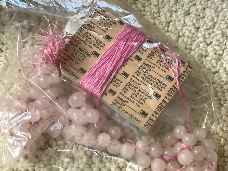 JUST ADDED - Vintage SINGER Sewing Supply Box With Various Jewelry Beads And Some Jewelry Pieces - See All Photos [Photo 17]