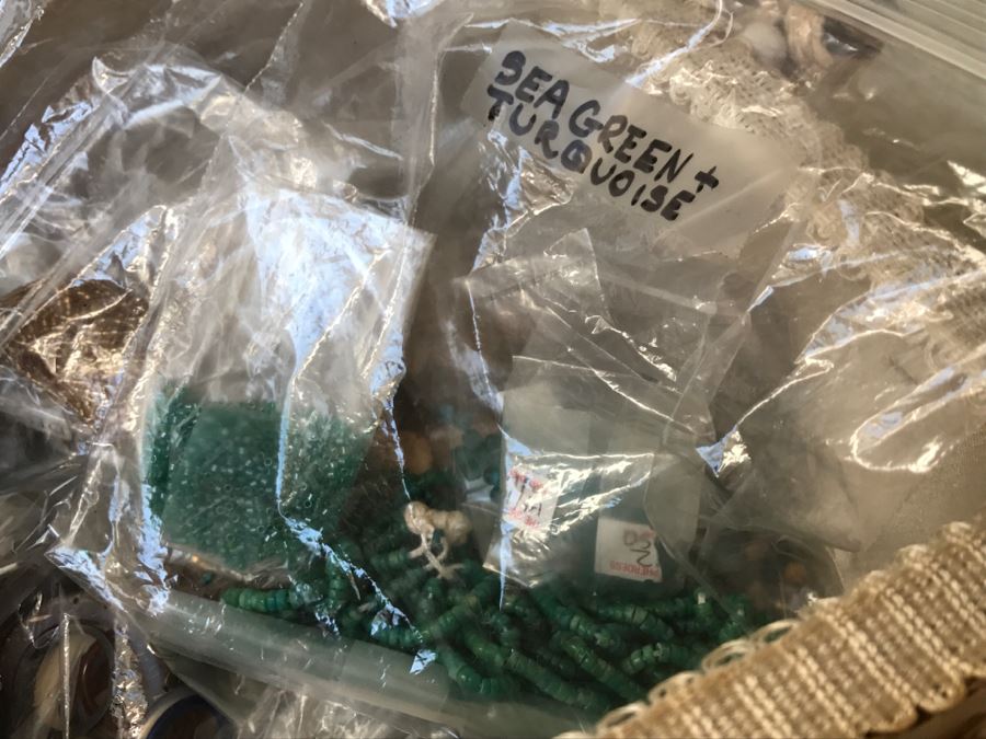 JUST ADDED - Vintage SINGER Sewing Supply Box With Various Jewelry Beads And Some Jewelry Pieces - See All Photos [Photo 6]