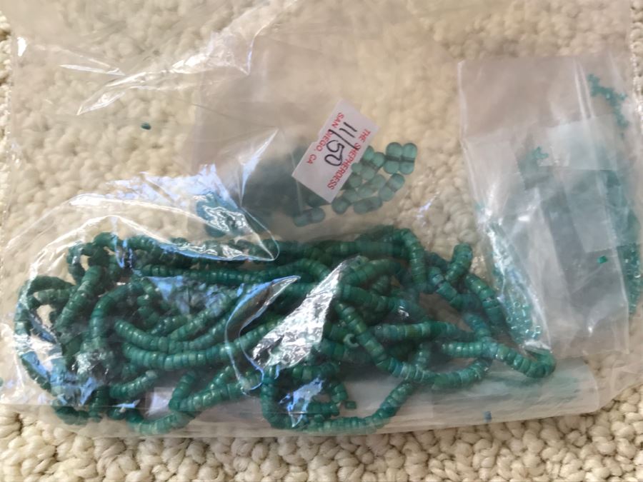 JUST ADDED - Vintage SINGER Sewing Supply Box With Various Jewelry Beads And Some Jewelry Pieces - See All Photos [Photo 12]