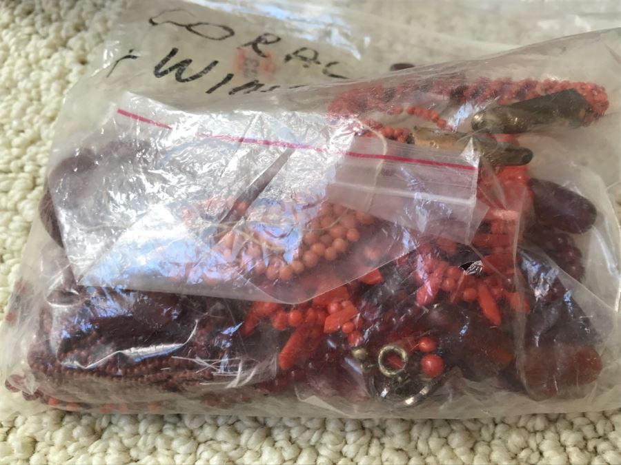 JUST ADDED - Vintage SINGER Sewing Supply Box With Various Jewelry Beads And Some Jewelry Pieces - See All Photos [Photo 7]