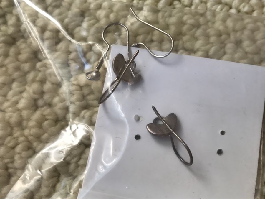 JUST ADDED - Vintage SINGER Sewing Supply Box With Various Jewelry Beads And Some Jewelry Pieces - See All Photos [Photo 29]