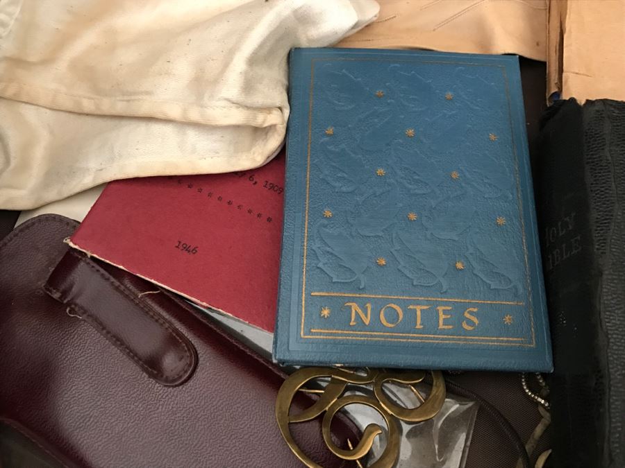 Vintage OSHKOSH Trunks Luggage With Various Items Including Several Pipes, Books And Various Items - See Photos [Photo 5]