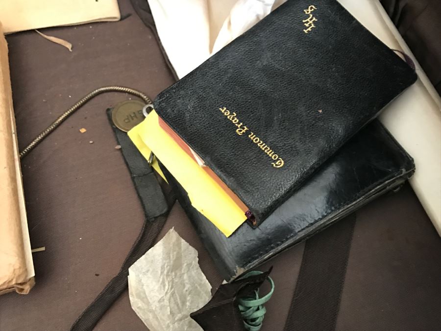 Vintage OSHKOSH Trunks Luggage With Various Items Including Several Pipes, Books And Various Items - See Photos [Photo 12]