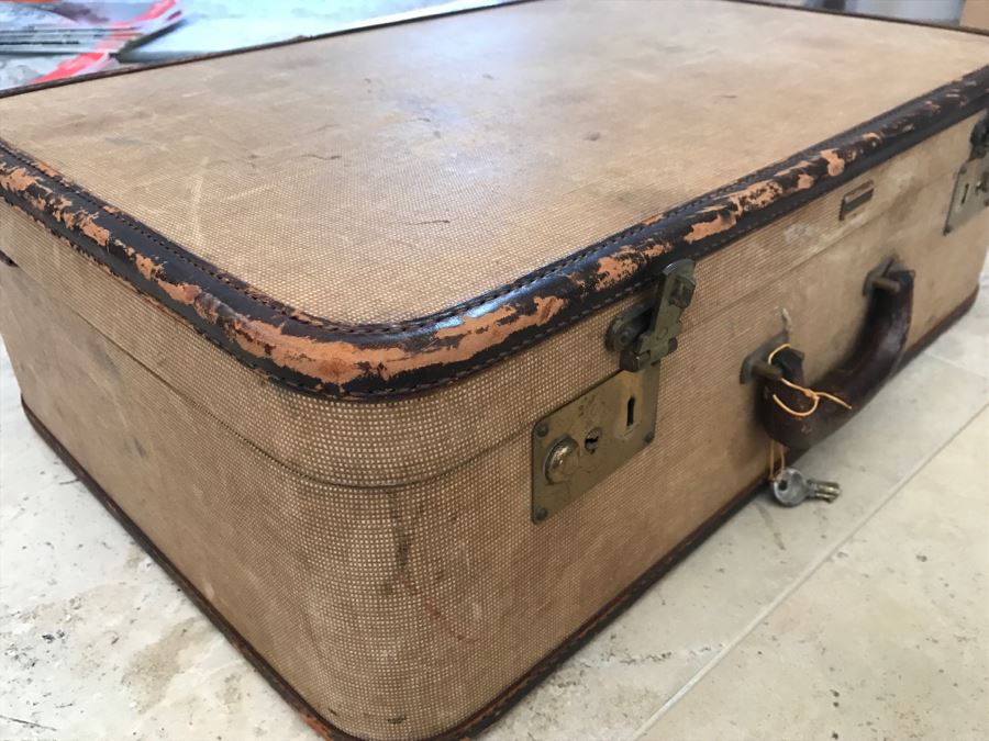 Vintage OSHKOSH Trunks Luggage With Various Items Including Several Pipes, Books And Various Items - See Photos [Photo 17]