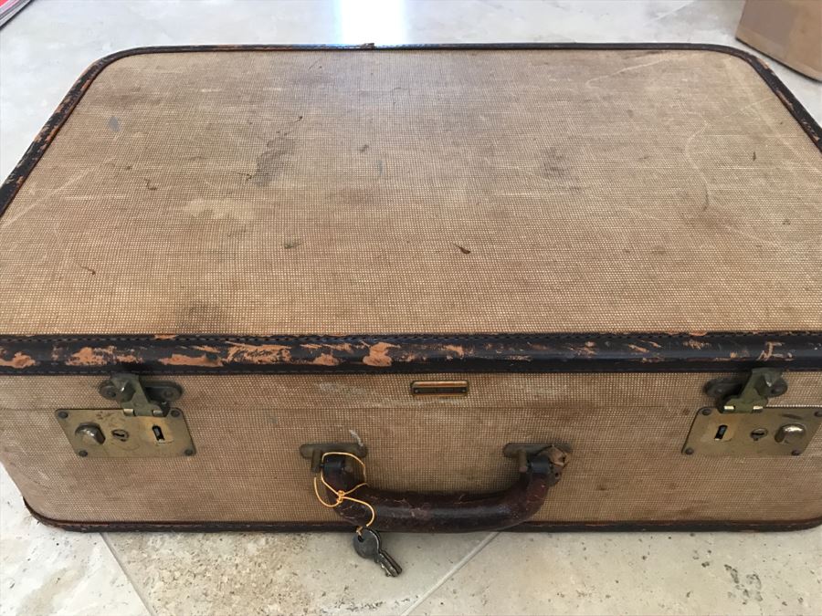 Vintage OSHKOSH Trunks Luggage With Various Items Including Several Pipes, Books And Various Items - See Photos [Photo 16]