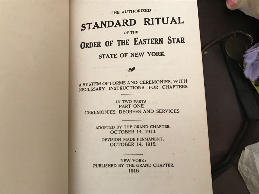 Vintage OSHKOSH Trunks Luggage With Various Items Including Several Pipes, Books And Various Items - See Photos [Photo 10]