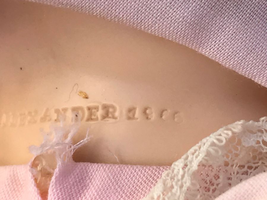 JUST ADDED - Vintage 1966 Madame Alexander Doll 'Victoria' [Photo 7]