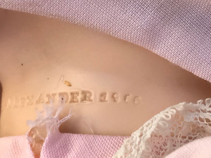 JUST ADDED - Vintage 1966 Madame Alexander Doll 'Victoria' [Photo 8]