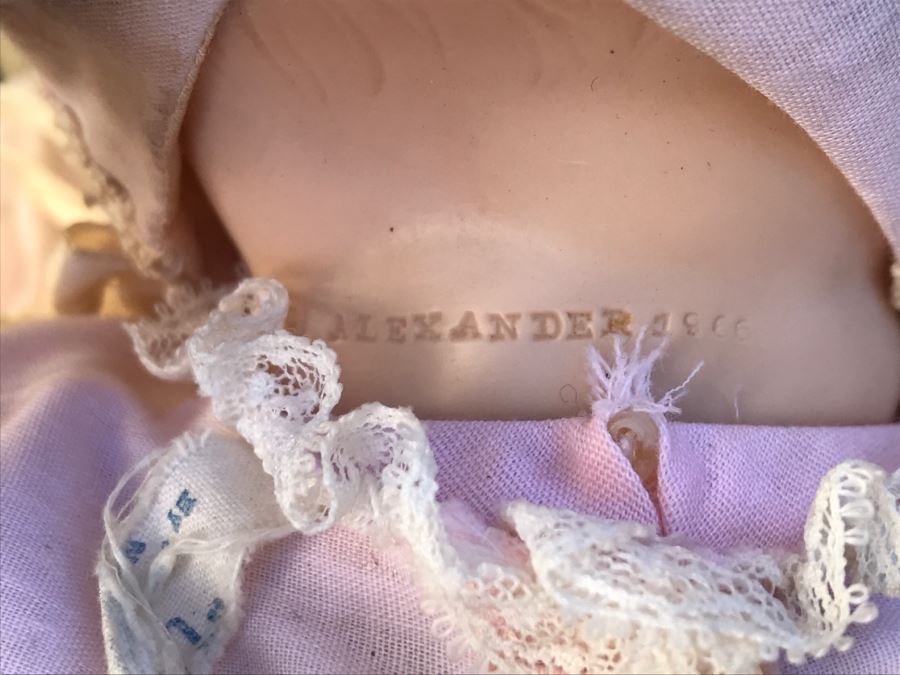 JUST ADDED - Vintage 1966 Madame Alexander Doll 'Victoria' [Photo 6]