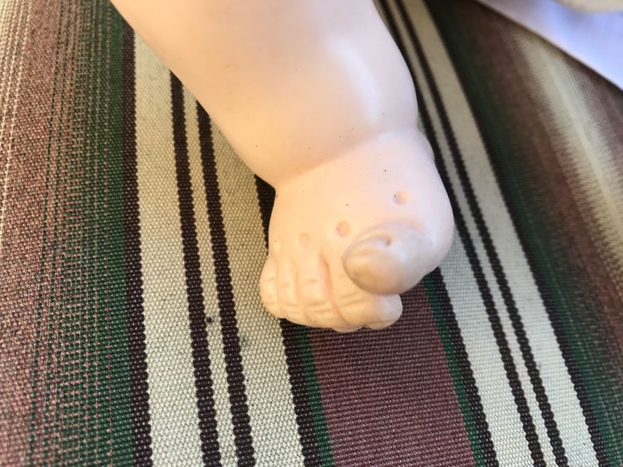 JUST ADDED - Vintage 1966 Madame Alexander Doll 'Victoria' [Photo 13]