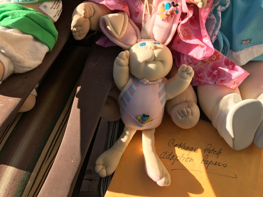 JUST ADDED - Huge Cabbage Patch Doll Collection With Bag Of Cabbage Patch Doll Clothes Includes Early Dolls - See All Photos [Photo 22]