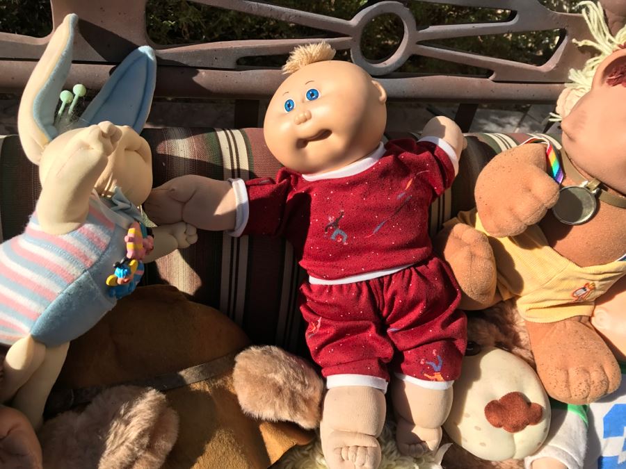 JUST ADDED - Huge Cabbage Patch Doll Collection With Bag Of Cabbage Patch Doll Clothes Includes Early Dolls - See All Photos [Photo 14]