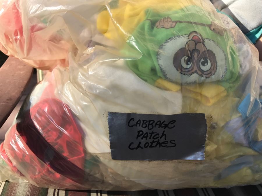 JUST ADDED - Huge Cabbage Patch Doll Collection With Bag Of Cabbage Patch Doll Clothes Includes Early Dolls - See All Photos [Photo 3]
