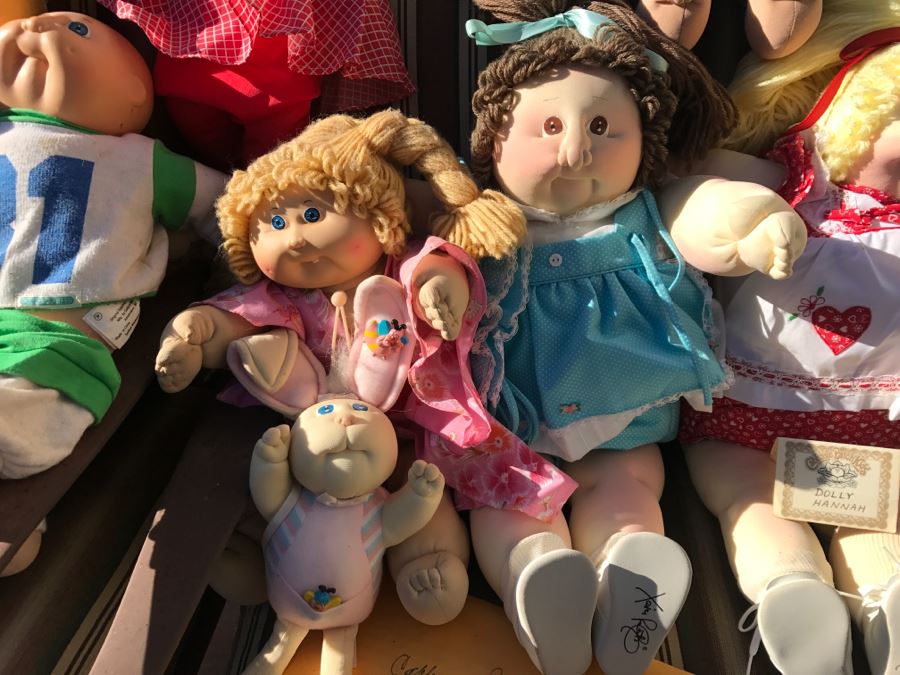 JUST ADDED - Huge Cabbage Patch Doll Collection With Bag Of Cabbage Patch Doll Clothes Includes Early Dolls - See All Photos [Photo 24]
