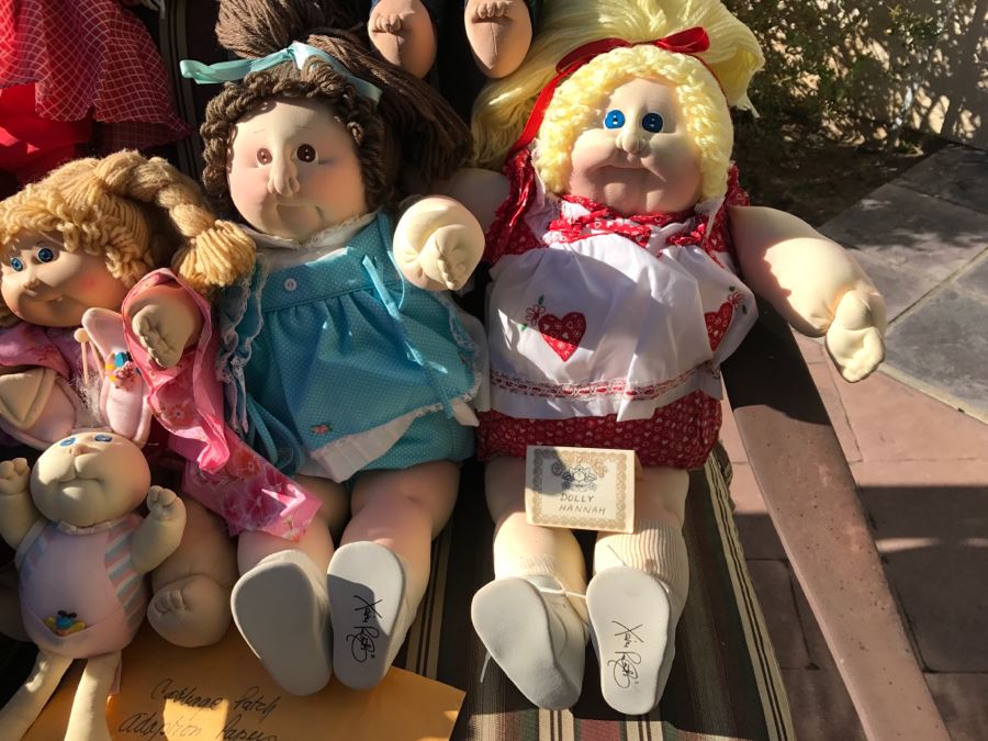 JUST ADDED - Huge Cabbage Patch Doll Collection With Bag Of Cabbage Patch Doll Clothes Includes Early Dolls - See All Photos [Photo 25]
