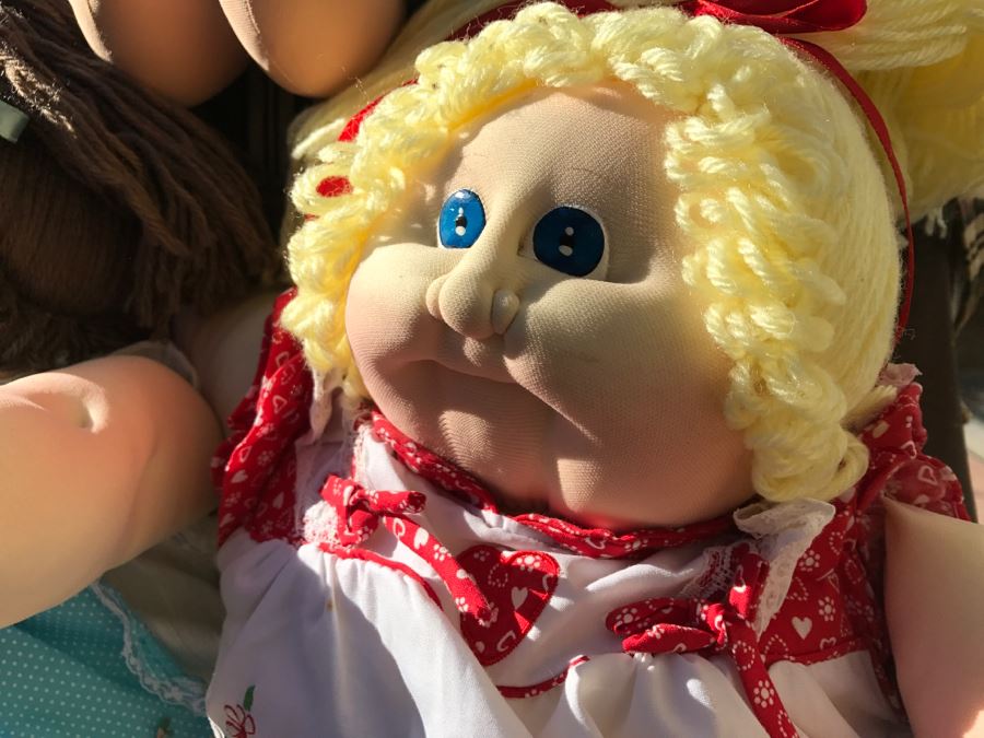 JUST ADDED - Huge Cabbage Patch Doll Collection With Bag Of Cabbage Patch Doll Clothes Includes Early Dolls - See All Photos [Photo 27]