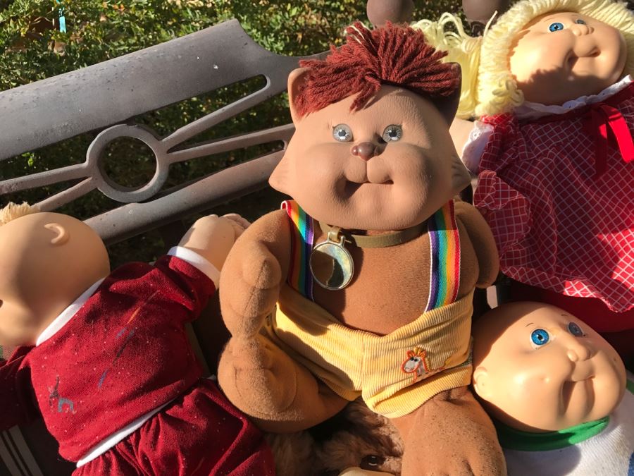 JUST ADDED - Huge Cabbage Patch Doll Collection With Bag Of Cabbage Patch Doll Clothes Includes Early Dolls - See All Photos [Photo 15]