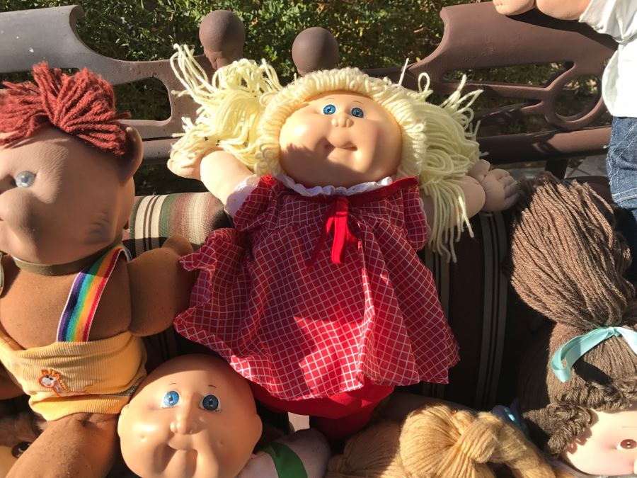 JUST ADDED - Huge Cabbage Patch Doll Collection With Bag Of Cabbage Patch Doll Clothes Includes Early Dolls - See All Photos [Photo 20]
