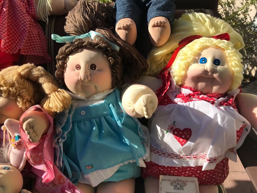 JUST ADDED - Huge Cabbage Patch Doll Collection With Bag Of Cabbage Patch Doll Clothes Includes Early Dolls - See All Photos [Photo 33]