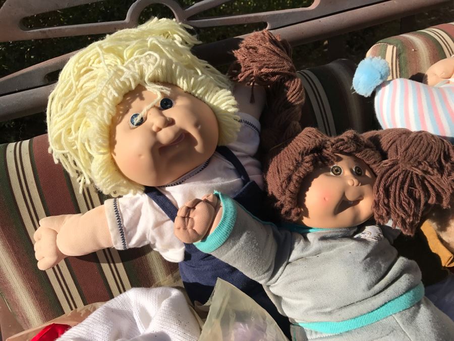JUST ADDED - Huge Cabbage Patch Doll Collection With Bag Of Cabbage Patch Doll Clothes Includes Early Dolls - See All Photos [Photo 7]