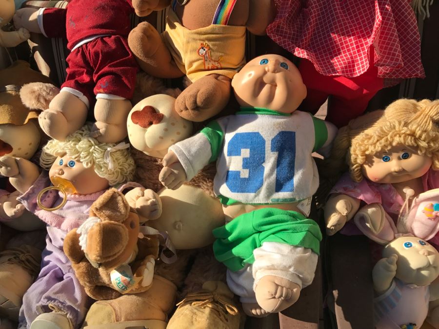 JUST ADDED - Huge Cabbage Patch Doll Collection With Bag Of Cabbage Patch Doll Clothes Includes Early Dolls - See All Photos [Photo 18]