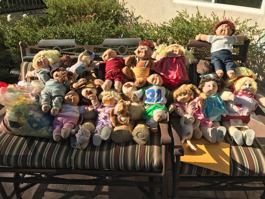 JUST ADDED - Huge Cabbage Patch Doll Collection With Bag Of Cabbage Patch Doll Clothes Includes Early Dolls - See All Photos [Photo 34]