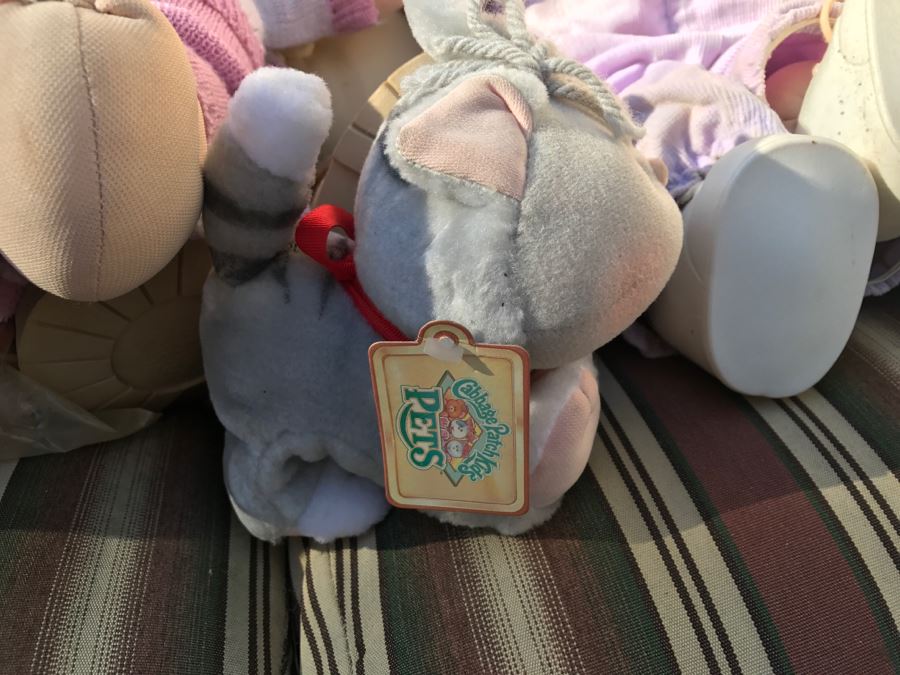 JUST ADDED - Huge Cabbage Patch Doll Collection With Bag Of Cabbage Patch Doll Clothes Includes Early Dolls - See All Photos [Photo 11]