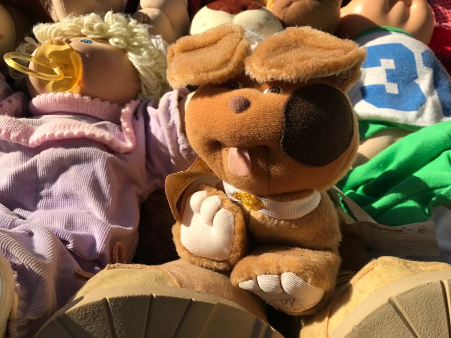 JUST ADDED - Huge Cabbage Patch Doll Collection With Bag Of Cabbage Patch Doll Clothes Includes Early Dolls - See All Photos [Photo 16]