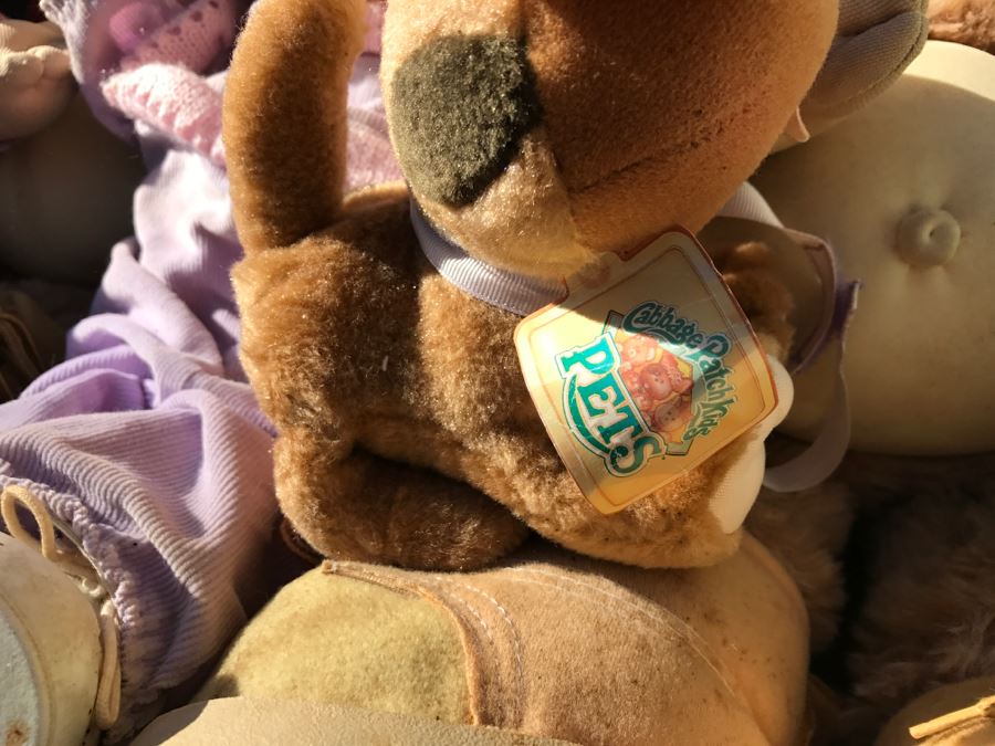 JUST ADDED - Huge Cabbage Patch Doll Collection With Bag Of Cabbage Patch Doll Clothes Includes Early Dolls - See All Photos [Photo 17]