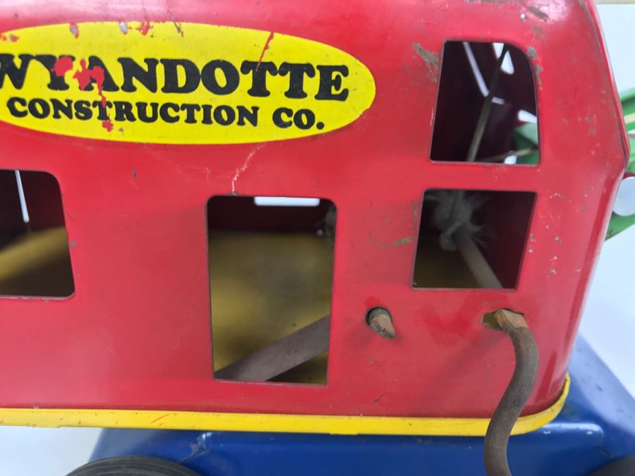 Vintage 1940/50's Wyandotte Construction Co Pressed Steel Toy Crane [Photo 13]