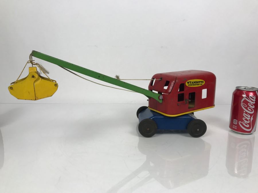 Vintage 1940/50's Wyandotte Construction Co Pressed Steel Toy Crane [Photo 2]