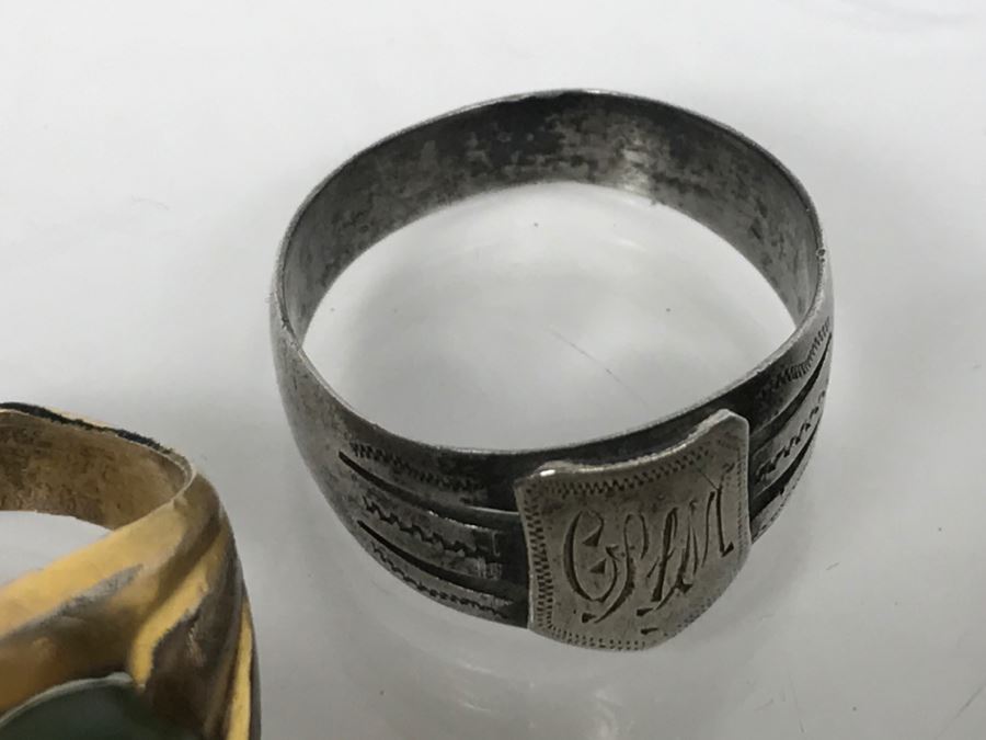 Men's Lot With Sterling Silver GM Monogramed Ring, Cufflinks, Gold Tone Ring, Old Photo And Claw [Photo 5]