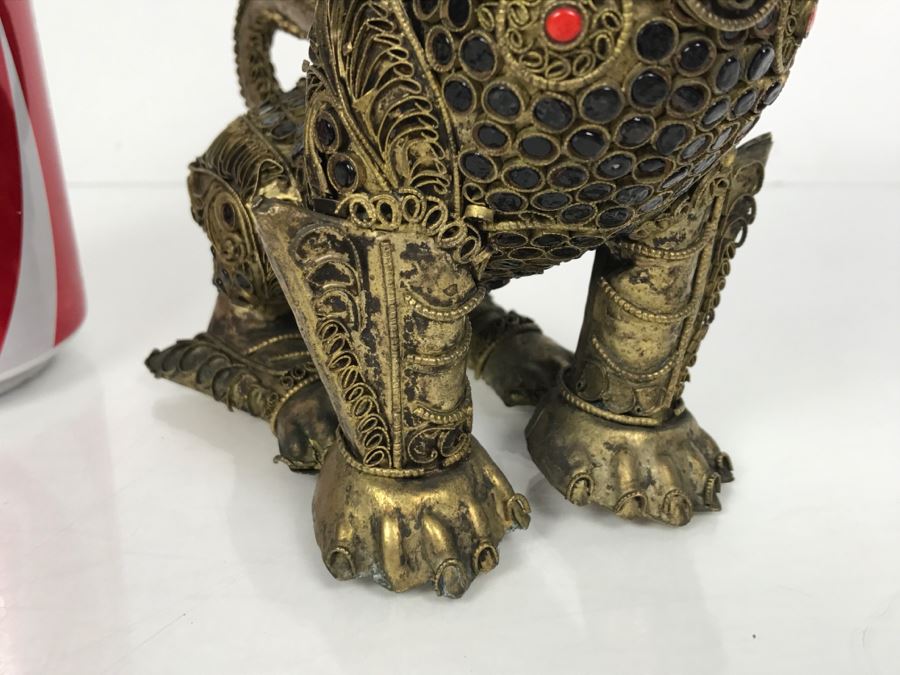 Old Nepalese Tibetan Brass Filigree Foo Dog Lion Snuff Bottle With Inlayed Coral And Black Stones [Photo 5]