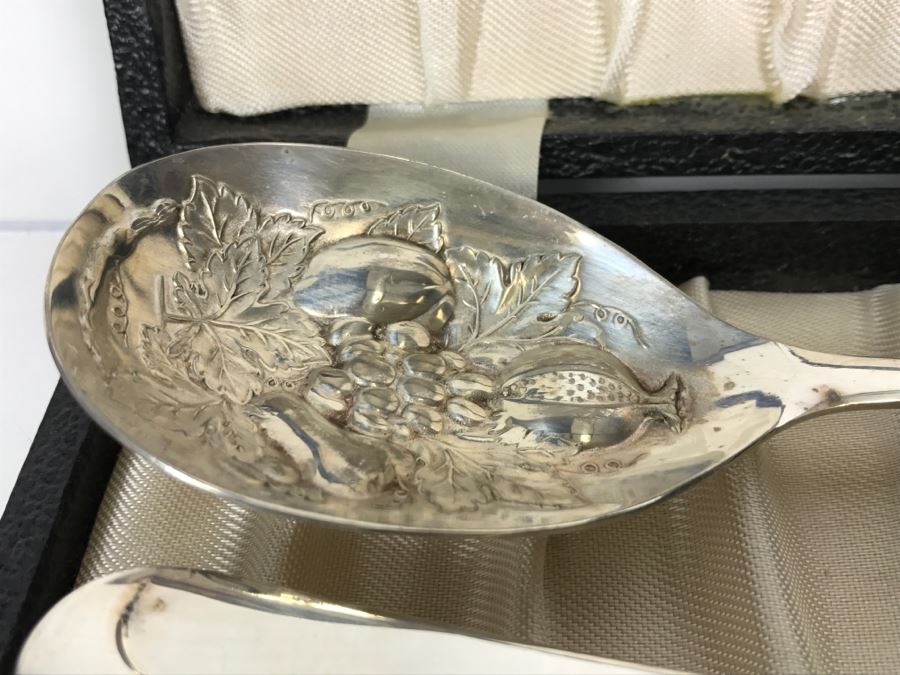 Raimond Sheffield England Repousse Silverplate Salad Serving Set In Case [Photo 6]