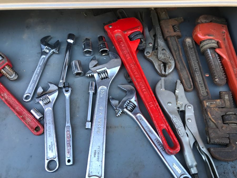 CRAFTSMAN Rolling Metal Tool Cabinet Box Loaded With Tools Including CRAFTSMAN Tools See All Photos [Photo 16]